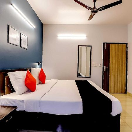 Collection O 71756 Hotel Silver Arrow Near Pacific Mall Tagore Garden เดลี ภายนอก รูปภาพ